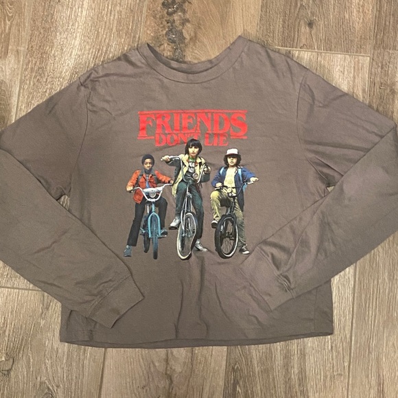 Cropped Stranger Things Tee - Picture 6 of 7